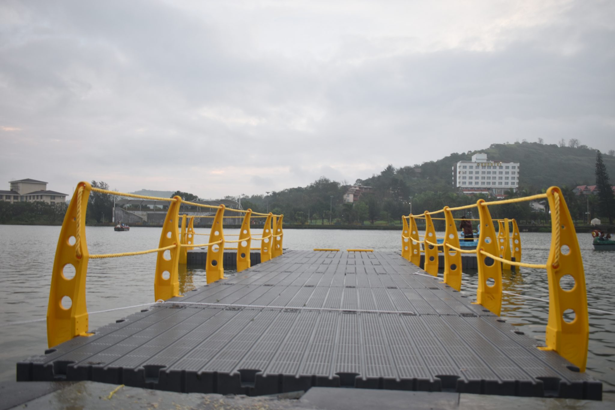 dock with stanchion